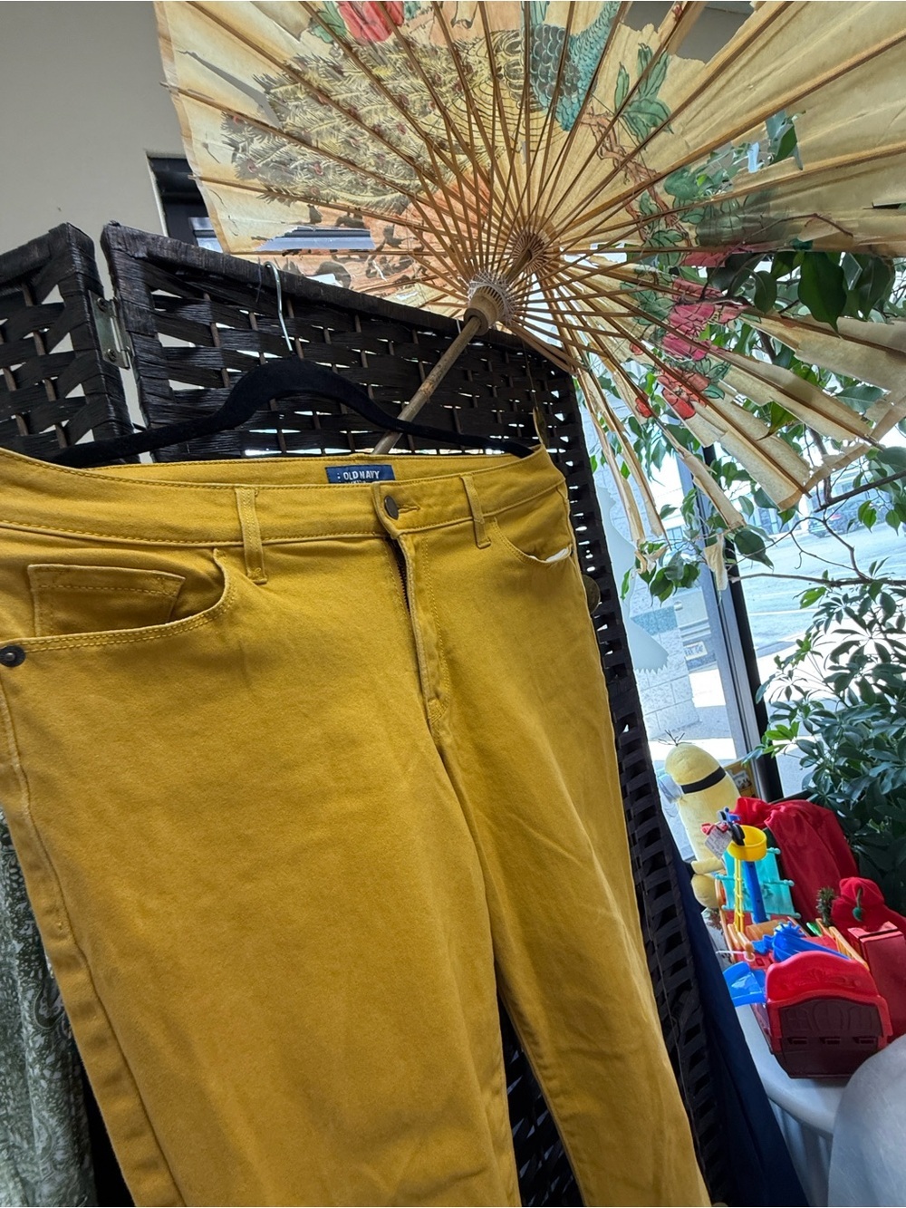 Old Navy Women’s Mustard Skinny Jeans - Picture 2 of 9